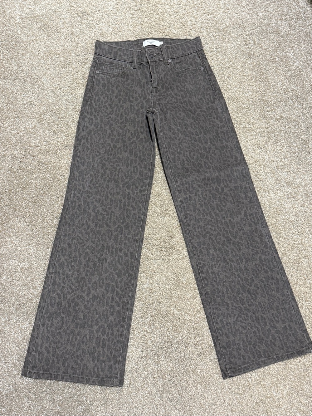 Buckle Wide-Leg High-Rise Jeans in Dark Charcoal Leopard